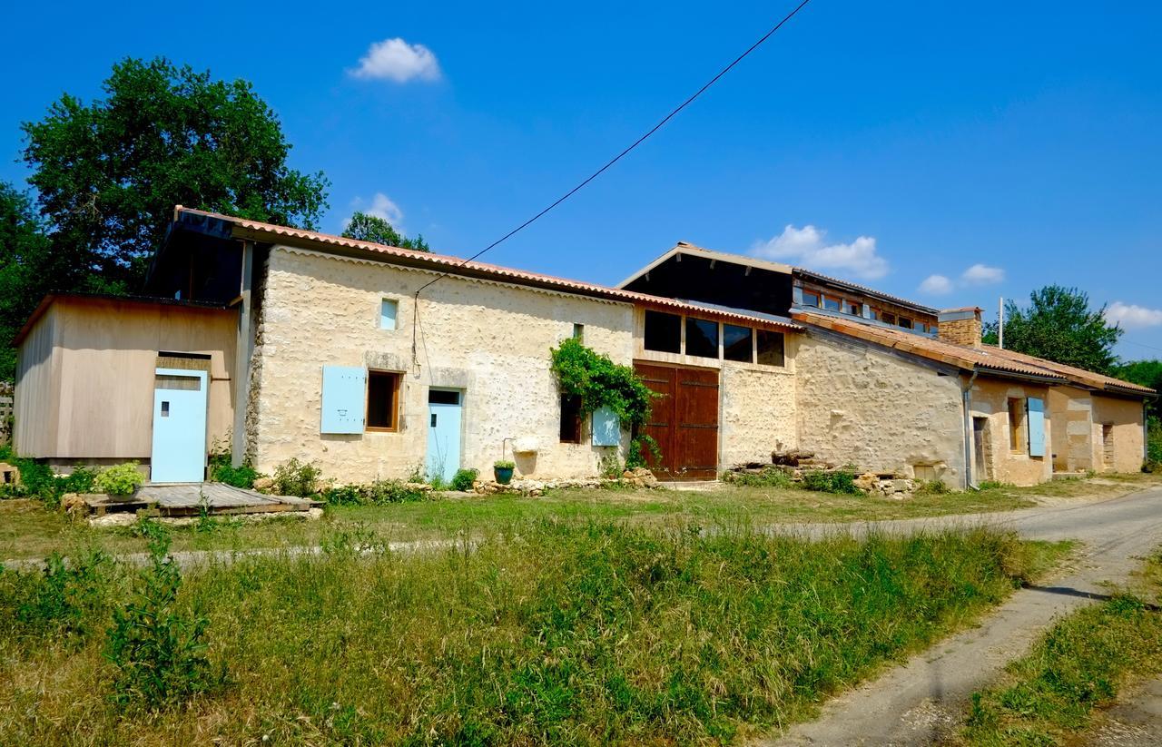 Chambres Des Forges Cellefrouin Exterior foto